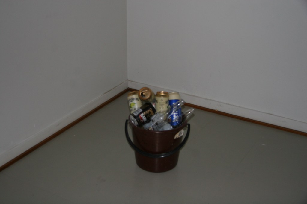 Clean walls, object centered. Thoughts about the everyday and sculpture.